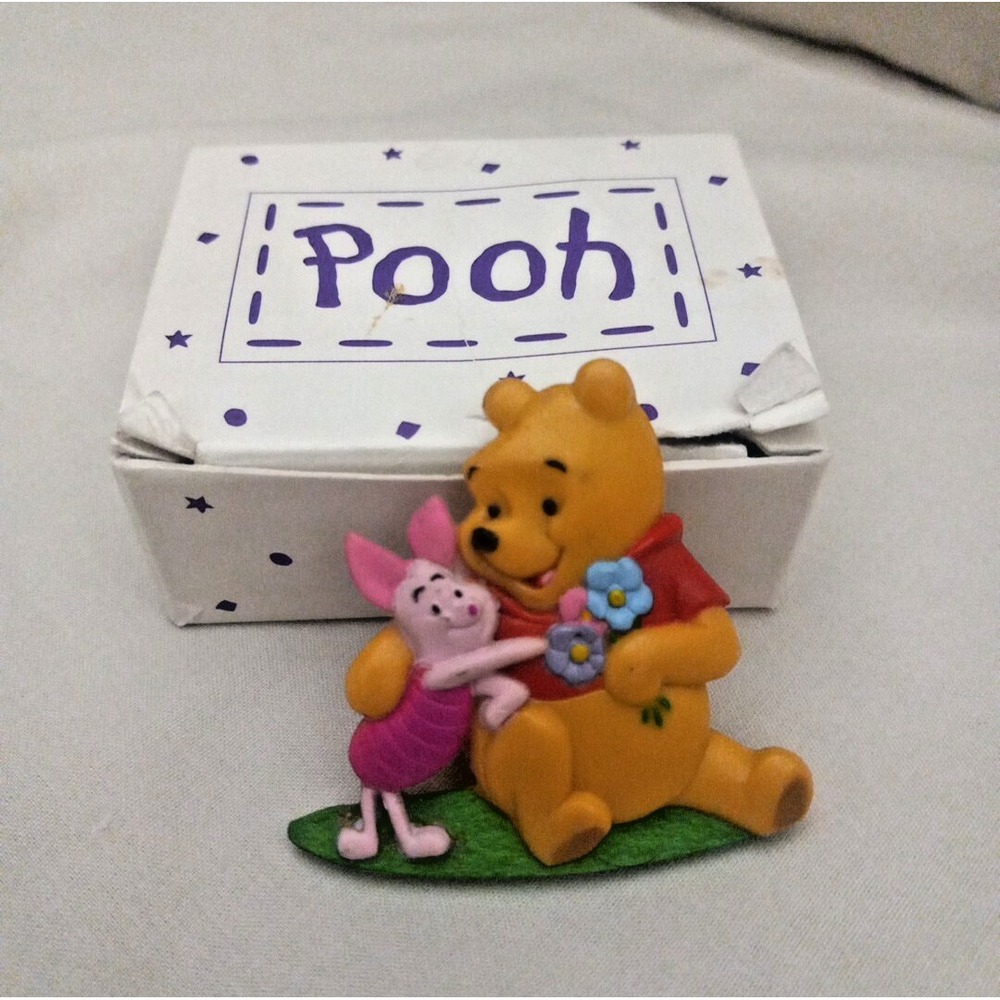 Super Cute Vintage Disney Winnie the Pooh and Piglet Pin 1999 Avon